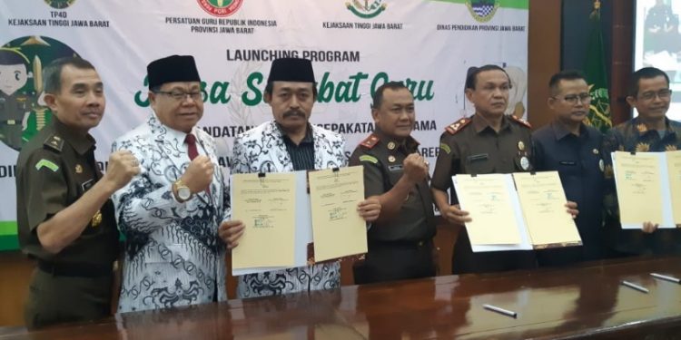 Dinas Pendidikan, PGRI, Kejati Jabar Teken MoU “Jaksa Sahabat Guru”