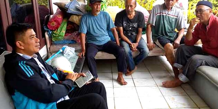 PDAM Tirta Wening Kota Bandung Sigap Jenguk Warga Terdampak Pipa Pecah