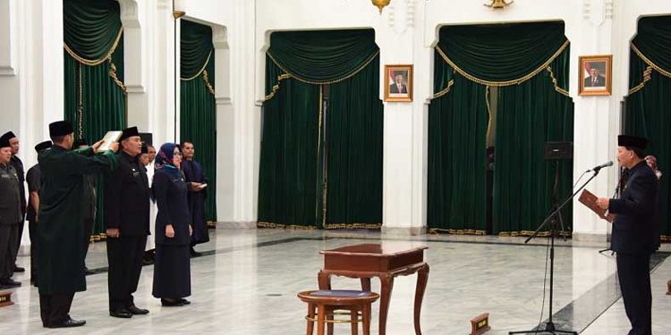 Iwa Karniwa Lantik 39 Pejabat Fungsional Pemprov Jabar