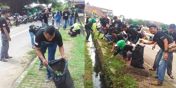 Baraya Tasik Gelar Baksos Opsih Lingkungan Masjid Agung Manonjaya