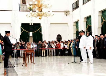 Emil Lantik Wali Kota dan Wakil Wali Kota Cirebon