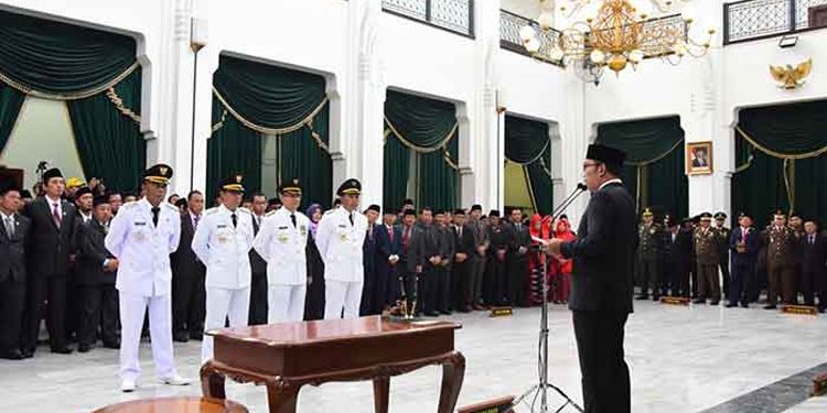 Ridwan Kamil Lantik Pasangan Bupati / Wakil Bupati Subang dan Majalengka