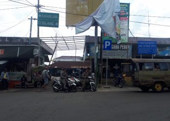 Panwaslu Kecamatan Cineam Tertibkan APK Yang Melanggar
