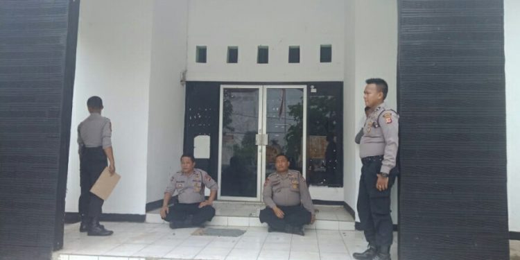 Kalah Pilkades, Kantor Desa Cengkong Di Rusak Massa