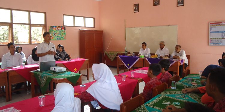 Kepala SDN Leuwikidang Bungursari Nampak Siap Jalani PKKS