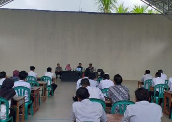 PULUHAN PESERTA IKUTI SELEKSI TES PERANGKAT DESA