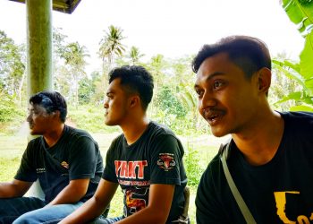 TPT Lapang Desa Sirnajaya Ambruk, Karang Taruna Mekarsari Kompak Gotong Royong