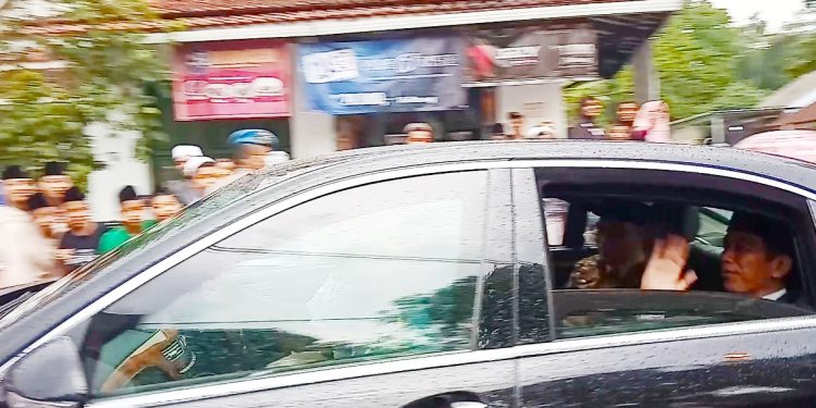 Ribuan Warga Manonjaya Tumpah Ruah Sambut Kedatangan Presiden Jokowi