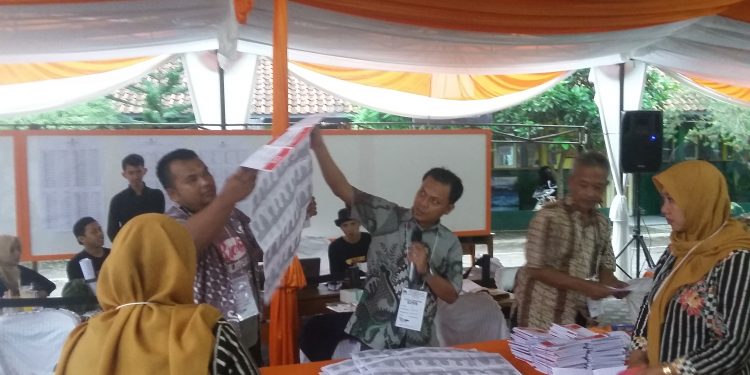 Nyoblos Pemilu Serentak 2019 di TPS 21 Kel./Kec. Indihiang Kota Tasikmalaya Berjalan Lancar, Aman dan Terkendali