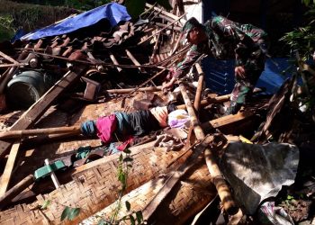 Tanah Longsor Landa Desa Mekarsari Kadipaten Tasikmalaya