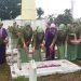 Peringati Ultahnya Ke-73, Persit Korcab XI Brigif Raider 13/Galuh dan Persit Korcab XIII Kodim 0612/Tsm Gelar Tabur Bunga di TMP Karoeng Tasikmalaya