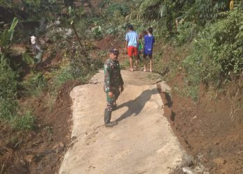Bencana Longsor di Desa Cikondang Cineam Tasikmalaya Putuskan Akses Jalan