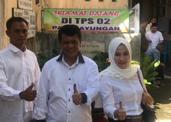 Caleg Anton & Ajeng Nyoblos di TPS 02 RW 12 Kelurahan Panglayungan Cipedes Kota Tasikmalaya