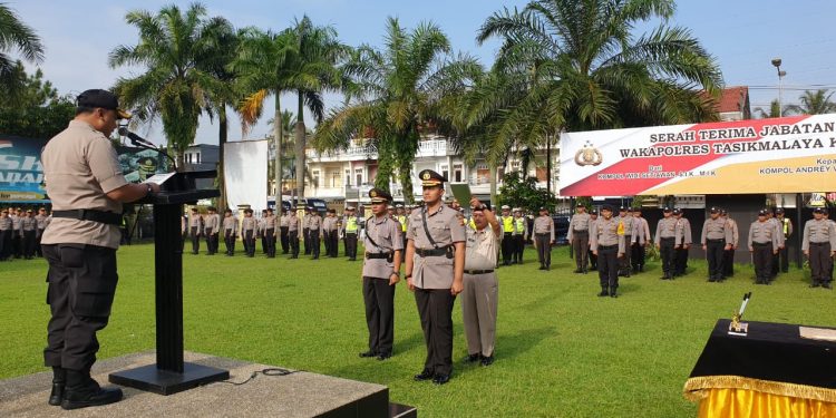 Melalui Upacara, Kapolres Tasikmalaya Kota Lepas dan Sambut Wakapolres