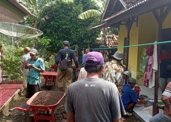 Warga Dusun Gunungjantra Sirnajaya Gotong Royong Bangun Jalan penghubung