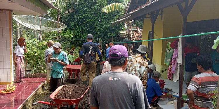 Warga Dusun Gunungjantra Sirnajaya Gotong Royong Bangun Jalan penghubung