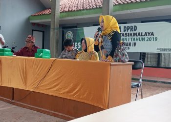 Dalam Pelaksanaan Resesnya, Hj. Nina Supriatin Gandeng Hj. Dede T Widarsih Serap Aspirasi Warga Karangjaya Tasikmalaya