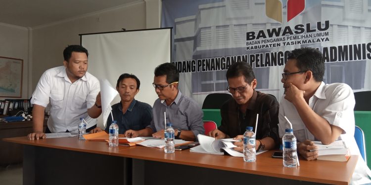 Geruduk Bawaslu, Jawara Audiens Dugaan Kecurangan Pemilu di Kabupaten Tasikmalaya