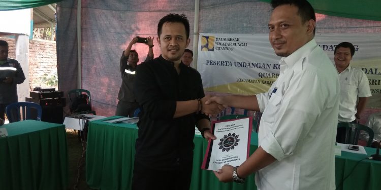 Hendra Bima (Ketua Forum Gunung Pangajar) Sikapi Sosialisasi Tahap Awal Amdal Ekplorasi Gunung Pangajar Menyayangkan Absennya Pihak LH Jabar