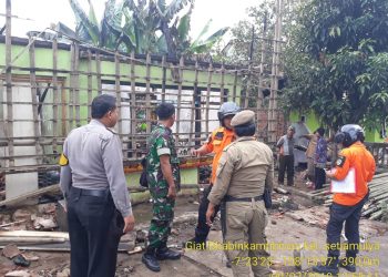 Ditinggal Penghuni, Rumah Ujan Ludes Dilahap Si Jago Merah