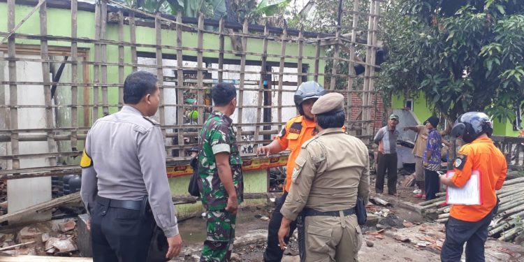 Ditinggal Penghuni, Rumah Ujan Ludes Dilahap Si Jago Merah