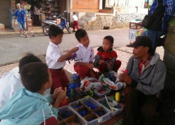 Berkreasi Boneka Karakter Zenal Mampu Hidupi Keluarga