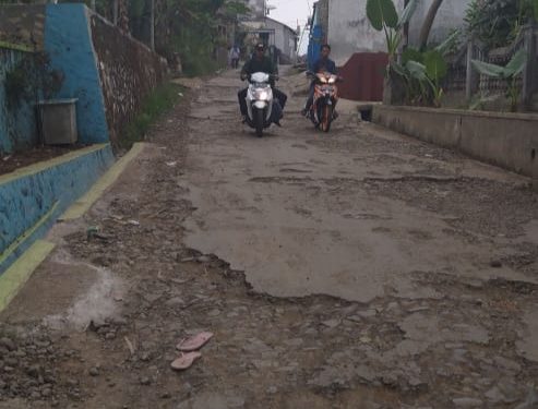Kondisi Jalan Cikelong Nanggela Kawali Ciamis Dikeluhkan Warga Masyarakat