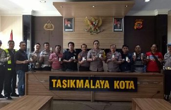 Pastikan Bebas Narkoba, Secara Random Polres Tasikmalaya Kota Cek Urine Anggotanya