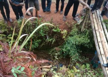Licin Menapaki Jembatan Bambu, Seorang Ibu di Cineam Tergelincir Meninggal Ditempat