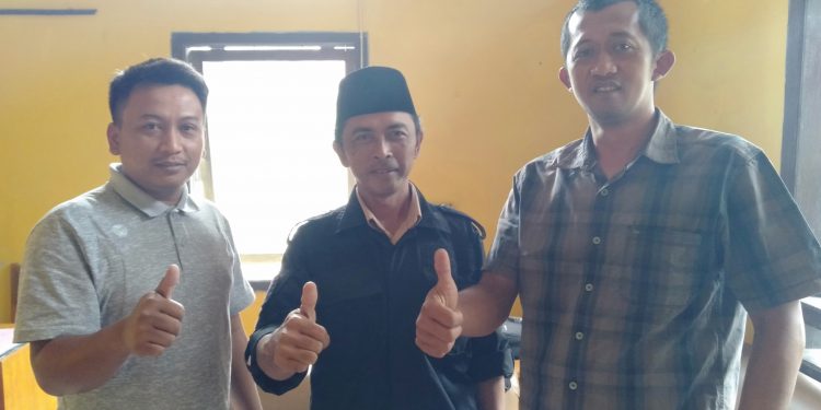 Aam Hamzah Resmi Mendaftarkan Balon Kades Sirnajaya