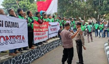 Ratusan Driver Gojek Tasikmalaya Menuntut Bos Big Blue Taxi Minta Ma’af Kepada Rakyat Indonesia