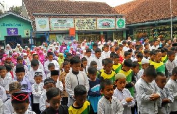 Pembiasaan Sholat Duha Setiap Jumat Pagi, Penjabaran Visi/Misi SDN Mancogeh Cipedes Kota Tasikmalaya