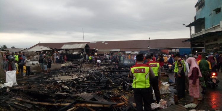 Hubungan Singkat Listrik Lumatkan 13 Kios Luar HPKP Pasar Cikurubuk