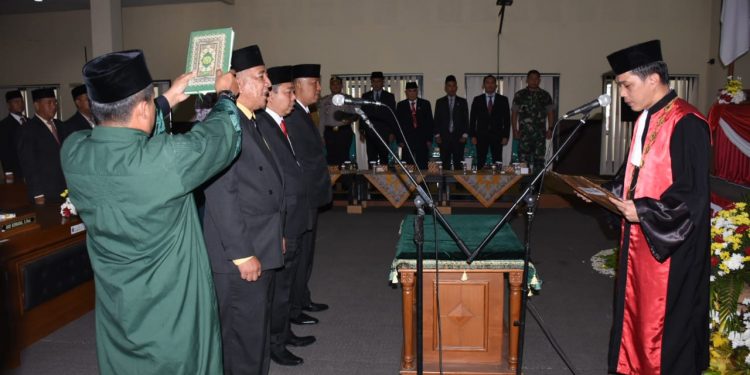 Pelantikan Tiga Unsur Pimpinan DPRD Kota Banjar Lancar