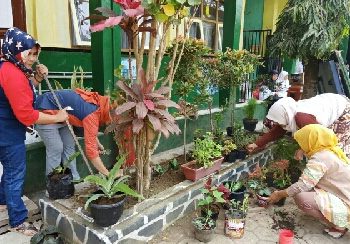 Orangtua Murid SDN Indihiang Berlomba Menata Lingkungan Kelas Anak-anaknya