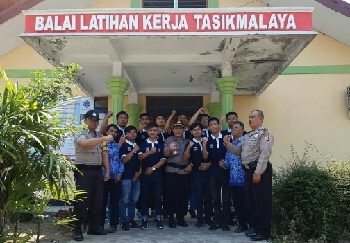 Kapolsek Indihiang Berikan Pembinaan FMD Bagi Warga Didik BLK Tasikmalaya