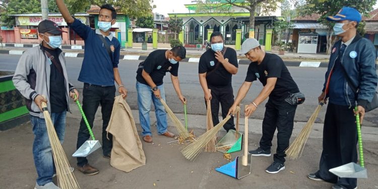 Bersih-bersih Jalan Target PT. Djarum Di Banjar Jabar Sukses