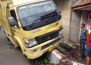 Truk Tabrak Tembok Batas Rumah, Korban Meninggal Ditempat