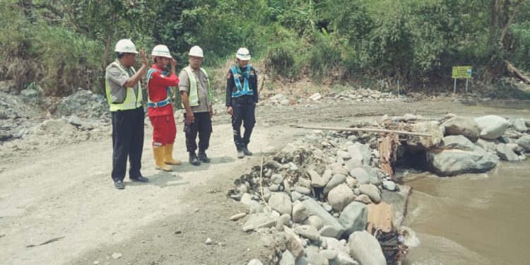 Polsek Cineam Ingatkan Air Pasang Bendungan Leuwikeris