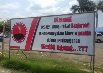 FKB Protes Panitia Pembangunan Masjid Agung Banjarsari Mangkrak