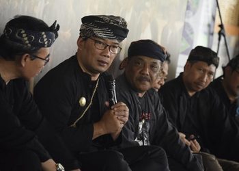 Boma Jabar Anugerahkan Gelar ‘Lalaki Langit Lalanang Jagat’ Kepada Emil