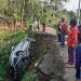 Di Cineam Tasikmalaya, Akibat jalan Licin Mini Bus Tergelincir Masuk Jurang