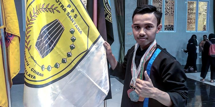 Ikuti Ajang Prestasi Pencak Silat, Putra Santana Gondol Mendali Perak dan Perunggu