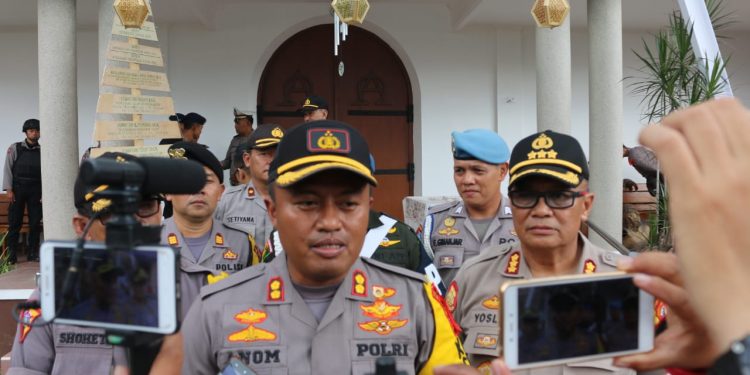 Kabidkum Polda Jabar Bersama Kapolres Tasikmalaya Kota Pastikan Keamanan dan Kenyamanan Malam Natal
