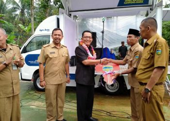 Bupati Tasikmalaya Serahkan Langsung Reward Pemprov Berupa Unit Maskara Bagi Desa Citalahab