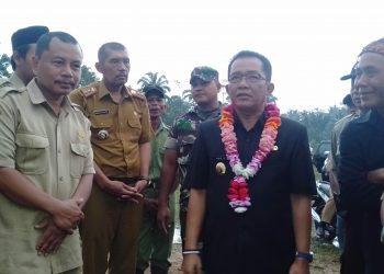 Warga Pinta Jalan Bangbayang Dihotmix, Bupati Janjikan Tahun 2020