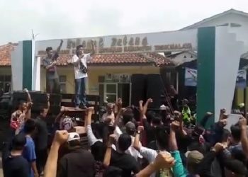 Krisis Korupsi !!! FMN Turun Aksi Tuntut Evaluasi Empat Tahun Pemerintahan Desa Neglasari Jatiwaras Tasikmalaya