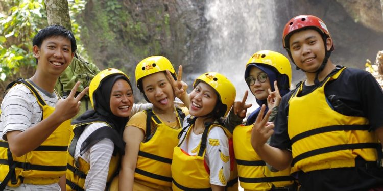Curug Teduh Destinasi Wisata Terpendam Di Tasik Timur