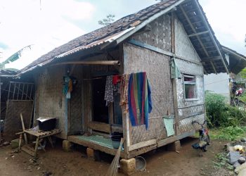 Mak Edoh Warga Cineam Tempati Rumah Yang Tak Layak Huni