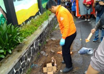 Anak Perempuan Hilang Itu Ditemukan Tewas Dalam Gorong-gorong Depan Sekolahnya